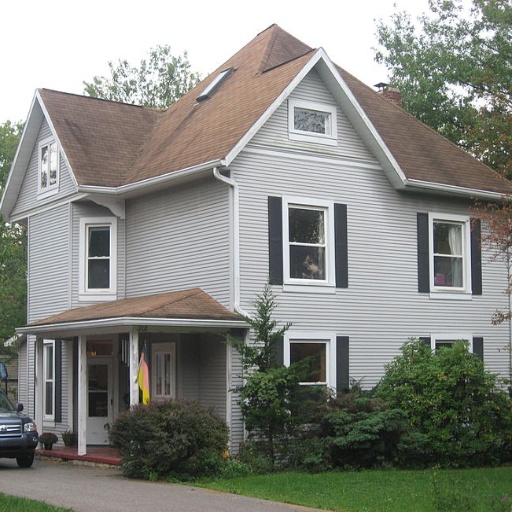 1161_800px-1202_Maxwell_Lane_in_Bloomington.jpg