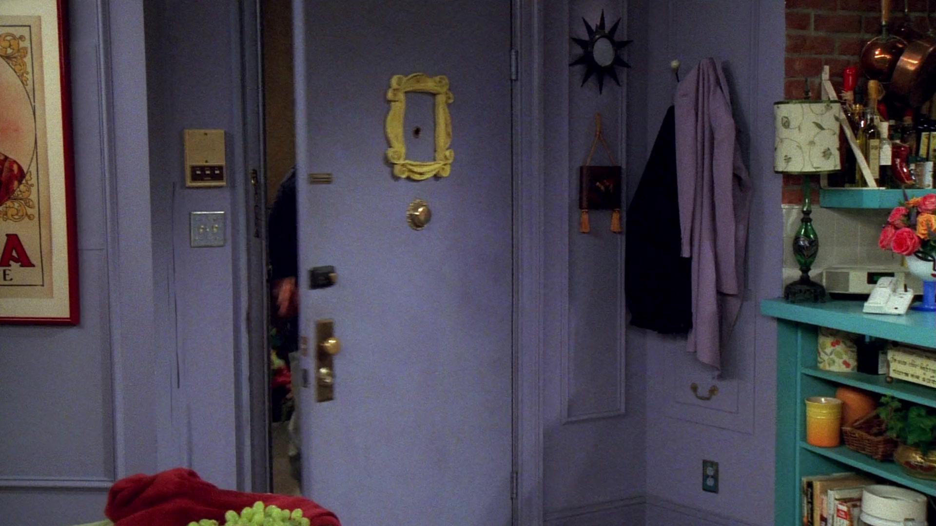 Friends_S08E02_00027682.jpg