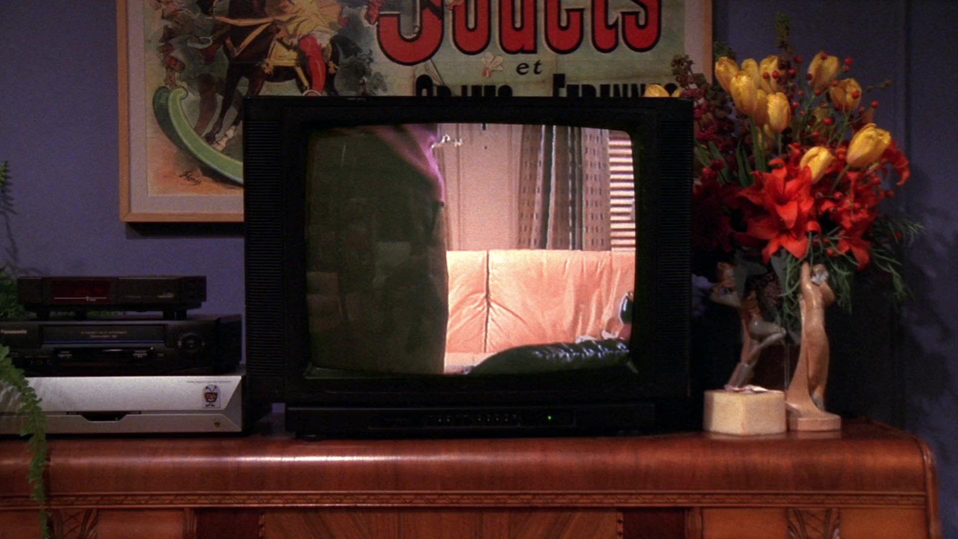 Friends_S08E04_00023106.jpg